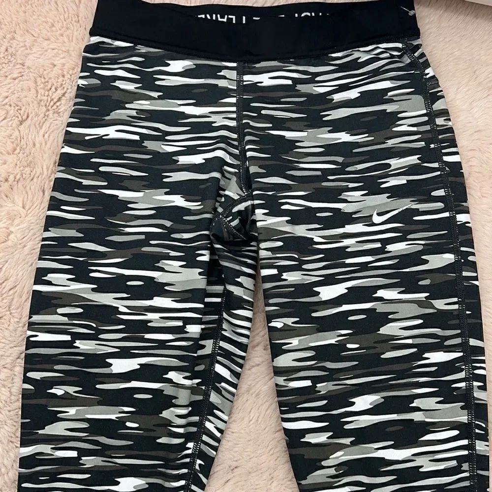 Nike dri fit women’s XS Capri length leggings